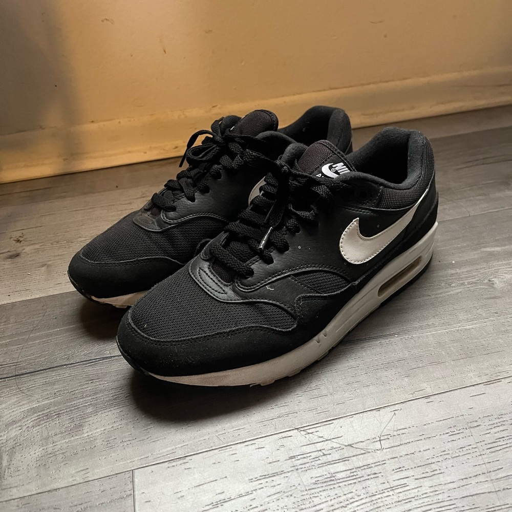 Nike Airmax 1 black and white
